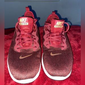 LIKE NEW Nike flex TR9
